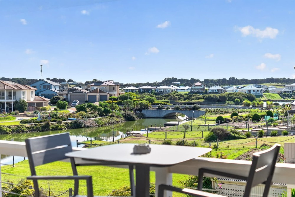 Marina Breeze - Excelsior Pde — photo 32