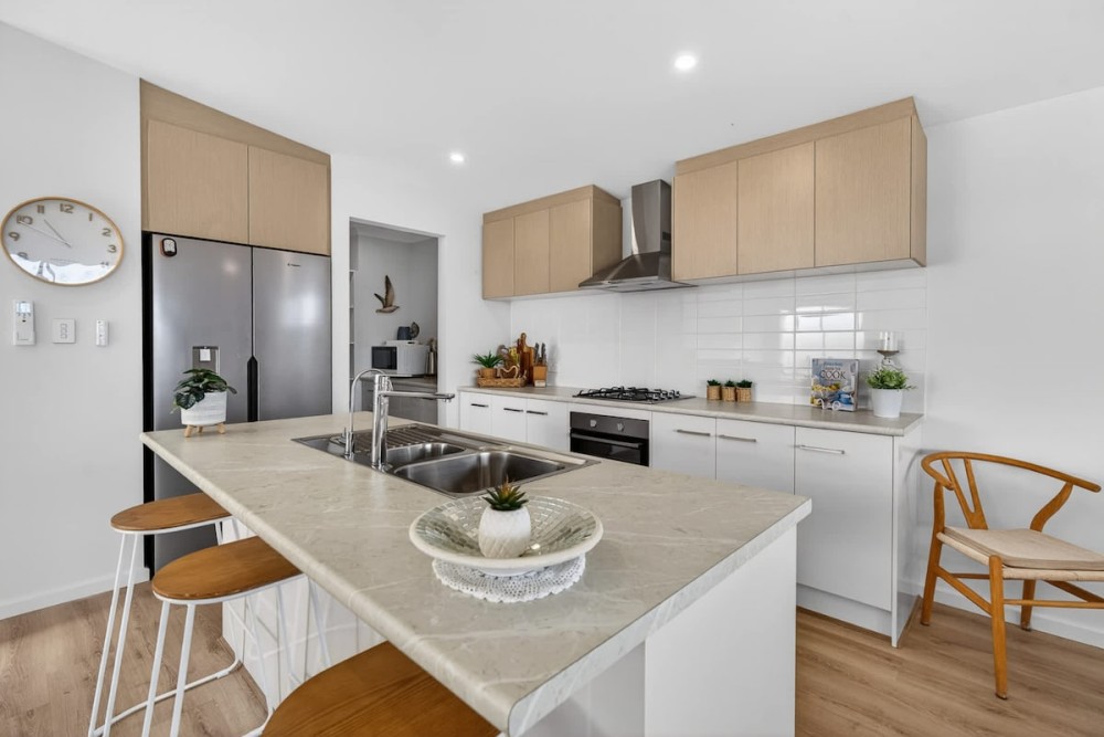 Marina Breeze - Excelsior Pde — photo 5