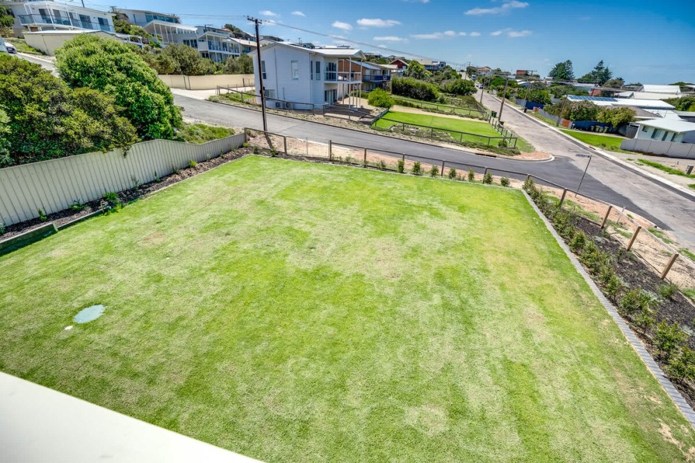 74 Corcoran Avenue, Coastal family retreat — photo 50