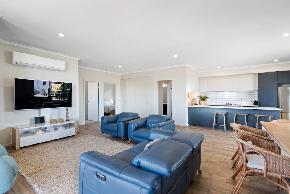 74 Corcoran Avenue, Coastal family retreat — photo 2