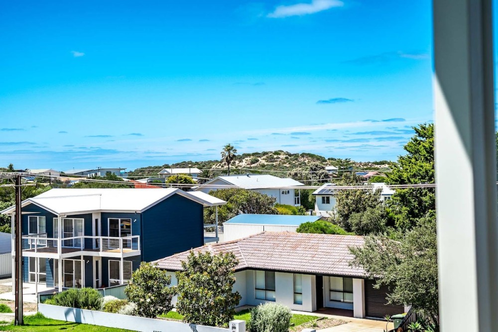 74 Corcoran Avenue, Coastal family retreat — photo 31