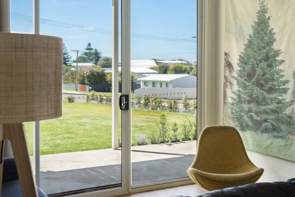 74 Corcoran Avenue, Coastal family retreat — photo 40