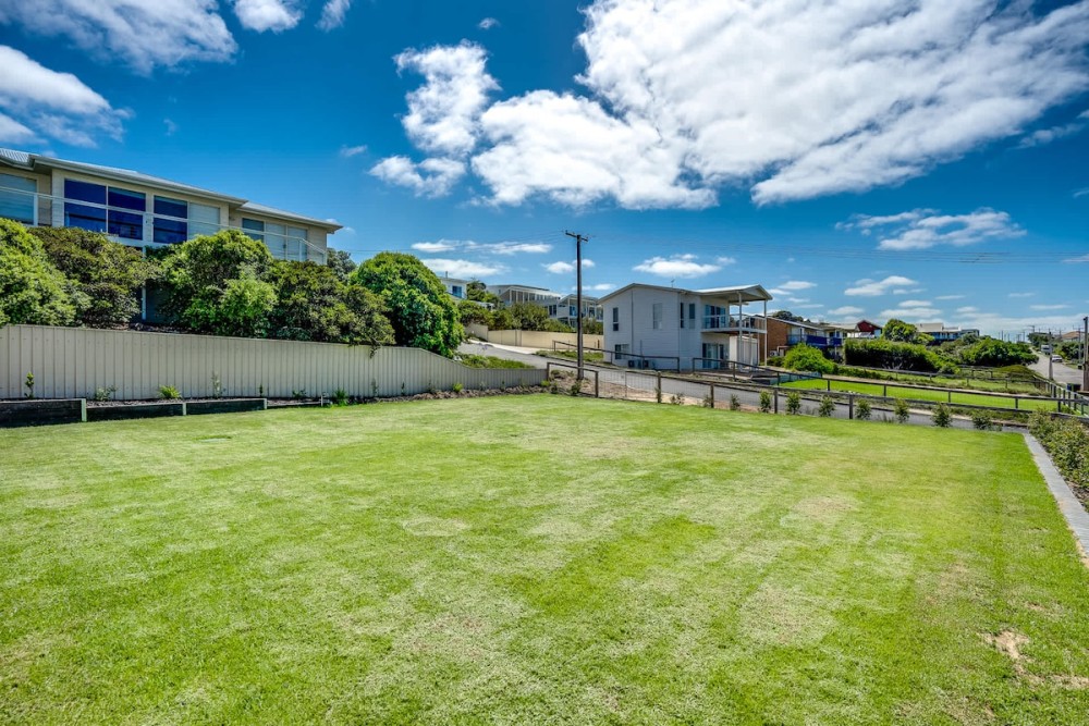74 Corcoran Avenue, Coastal family retreat — photo 38