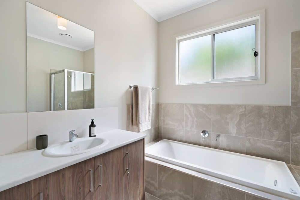 74 Corcoran Avenue, Coastal family retreat — photo 20