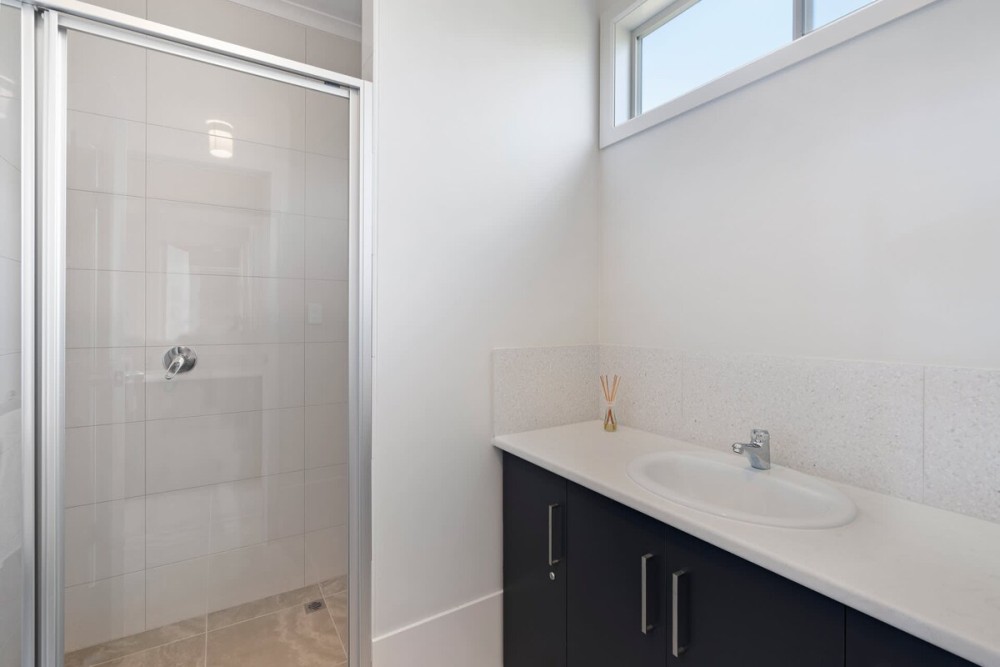 74 Corcoran Avenue, Coastal family retreat — photo 17