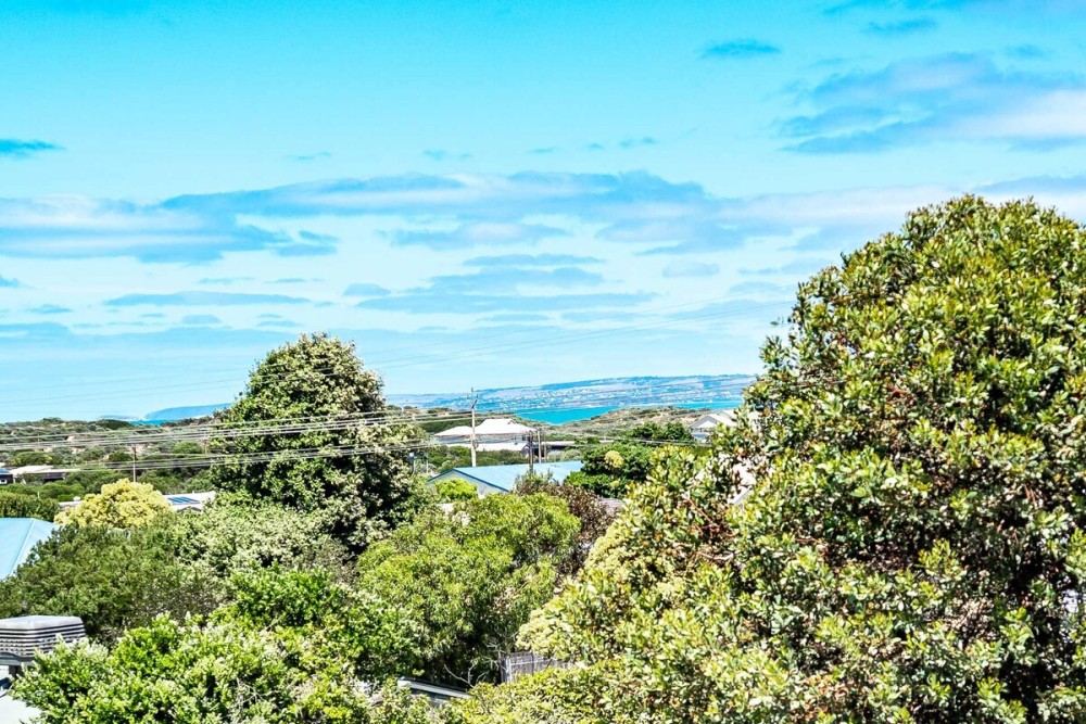 74 Corcoran Avenue, Coastal family retreat — photo 47
