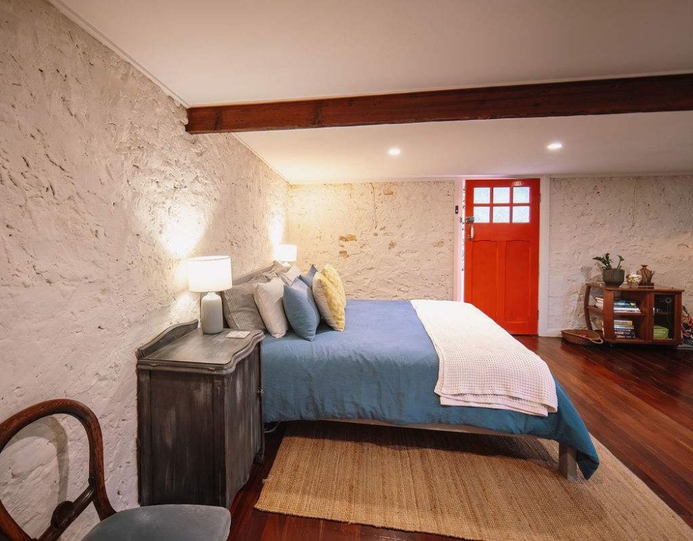 Couples Cottage Escape Cellar Door Bath — photo 28