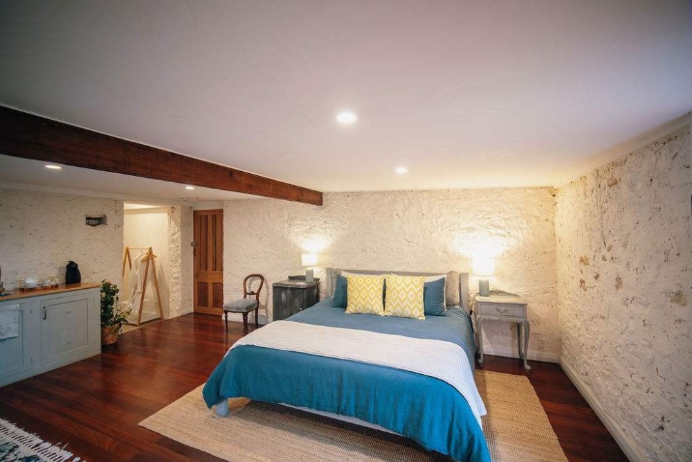 Couples Cottage Escape Cellar Door Bath — photo 22