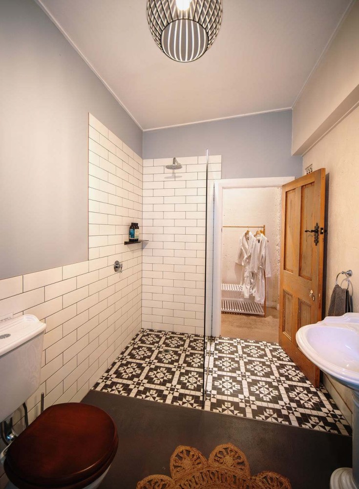Couples Cottage Escape Cellar Door Bath — photo 36