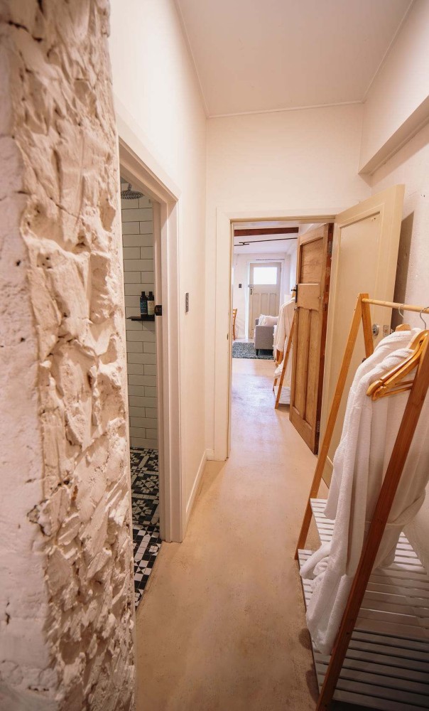 Couples Cottage Escape Cellar Door Bath — photo 33