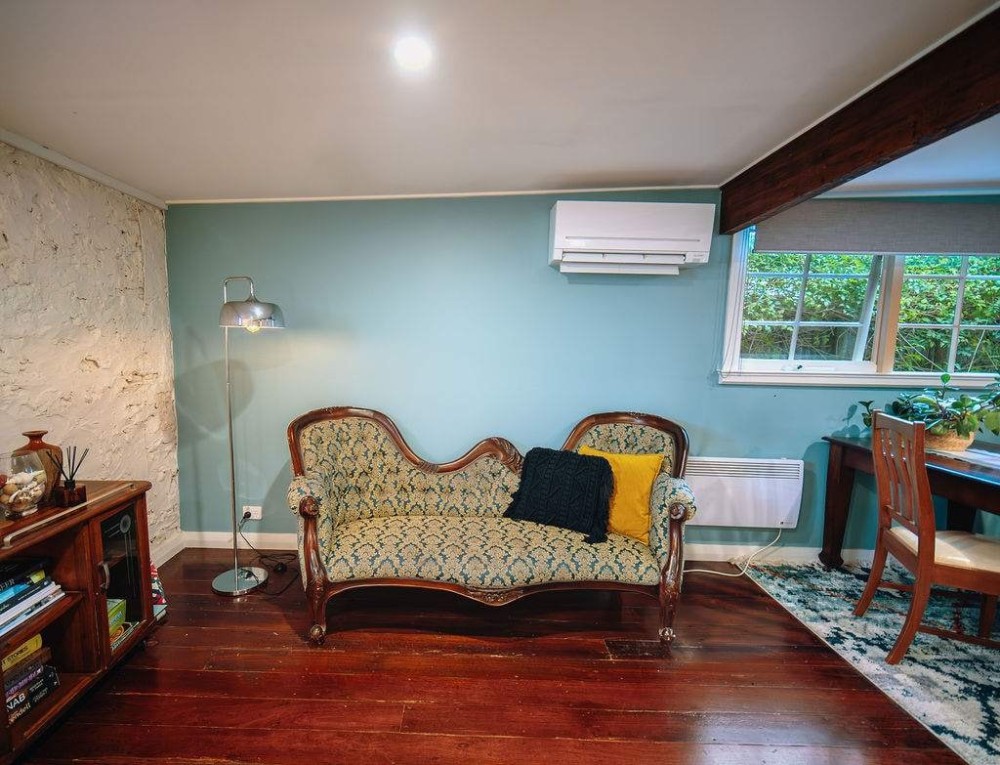 Couples Cottage Escape Cellar Door Bath — photo 23