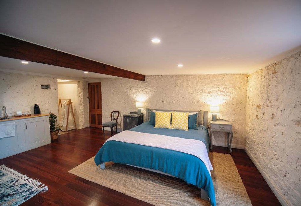 Couples Cottage Escape Cellar Door Bath — photo 19