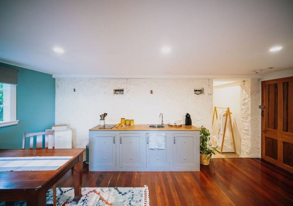 Couples Cottage Escape Cellar Door Bath — photo 25