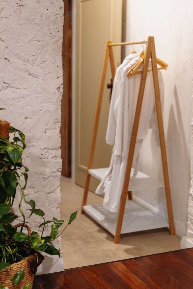 Couples Cottage Escape Cellar Door Bath — photo 10