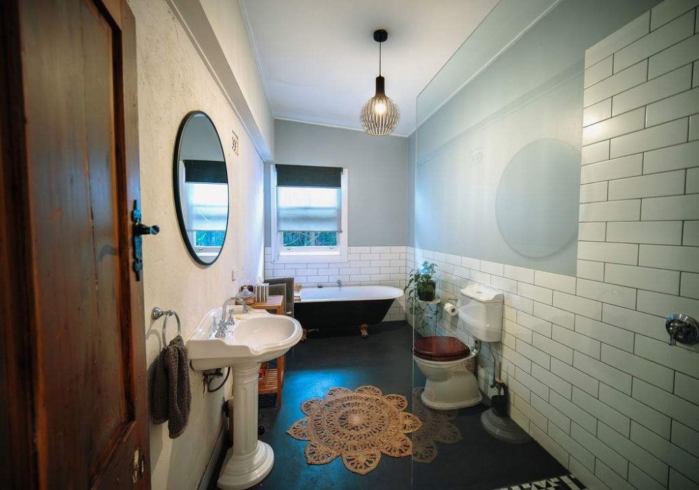 Couples Cottage Escape Cellar Door Bath — photo 31