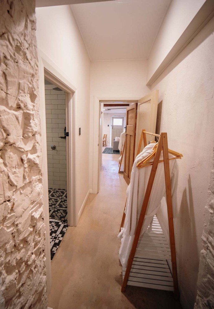 Couples Cottage Escape Cellar Door Bath — photo 32
