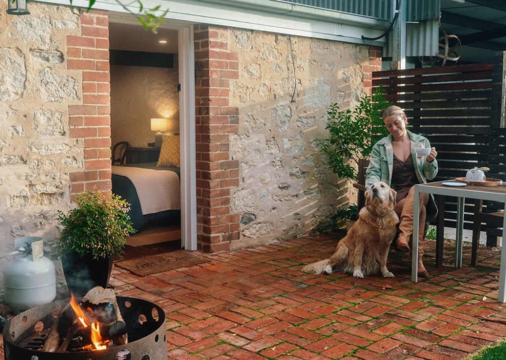 Couples Cottage Escape Cellar Door Bath — photo 4