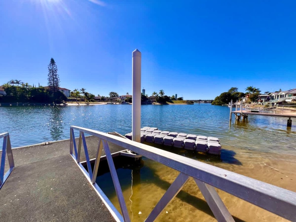 Waterfront Family House with Pool, BBQ — photo 2