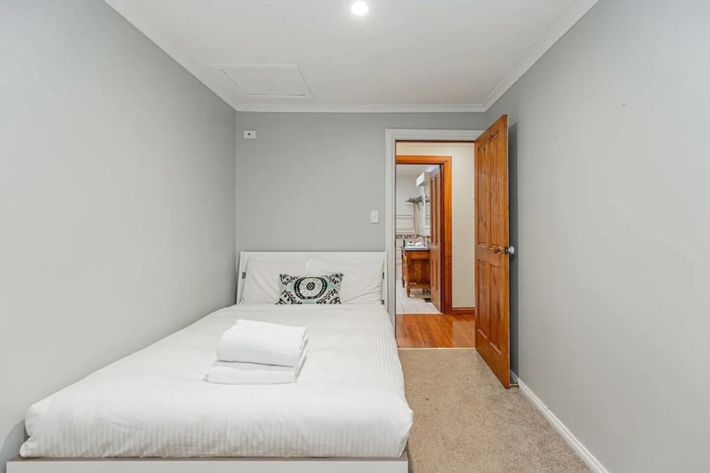 Tranquil 4 bed 2 bath Cottage with fire place — photo 16