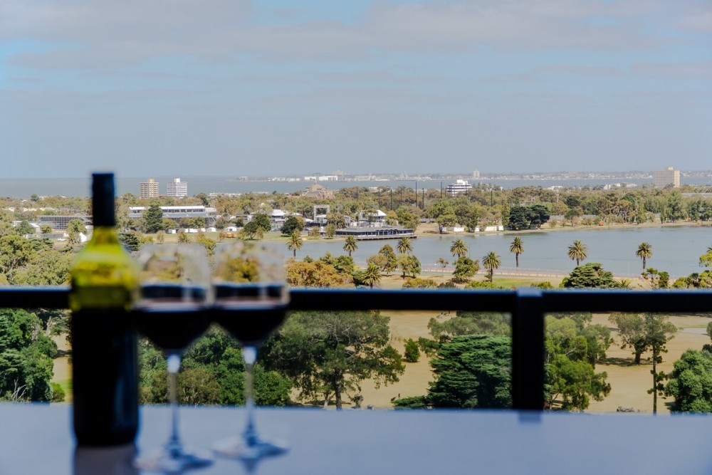 King Bed Suite- 2b2b -FreePark & MelbourneCityView — photo 15