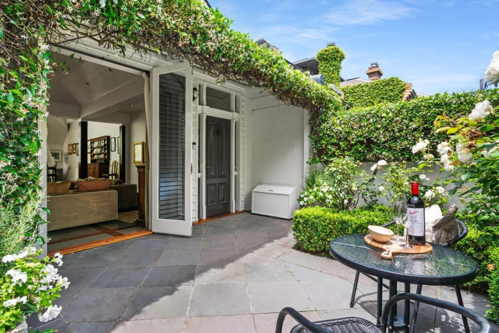 Yarra Cottage | Botanical Gardens & CBD | Carpark — photo 2