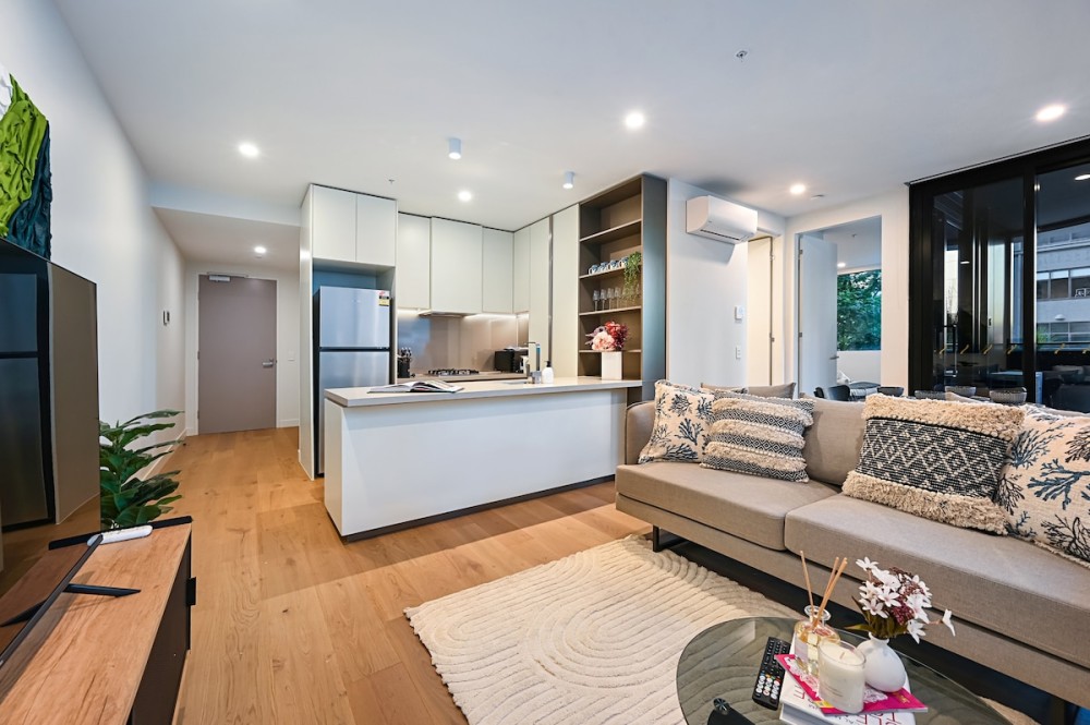 CBD 1BR Retreat | Heated Pool & Gym — photo 2