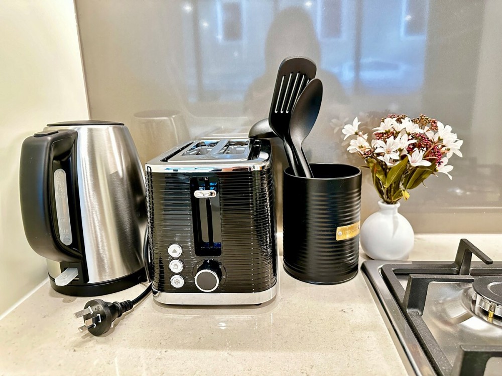CBD 1BR Retreat | Heated Pool & Gym — photo 8