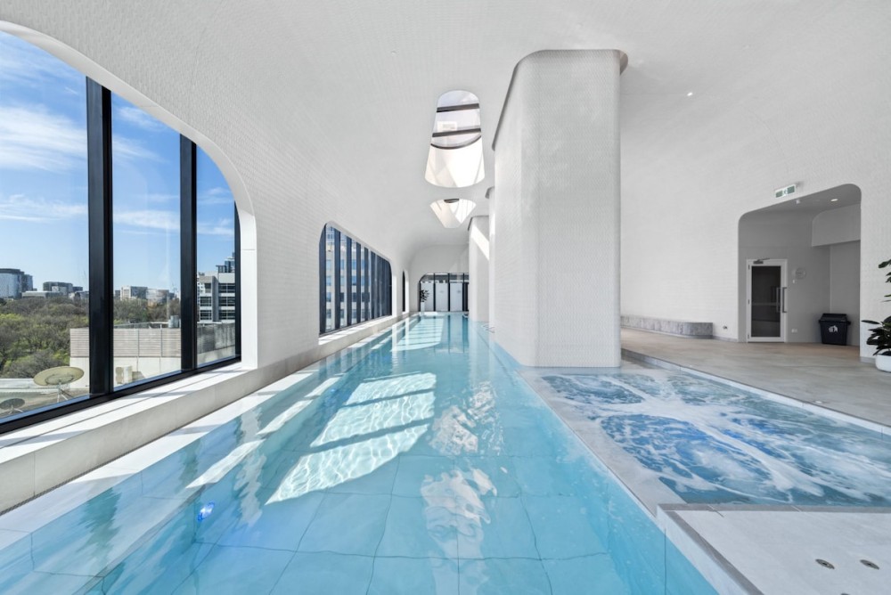 CBD 1BR Retreat | Heated Pool & Gym — photo 1
