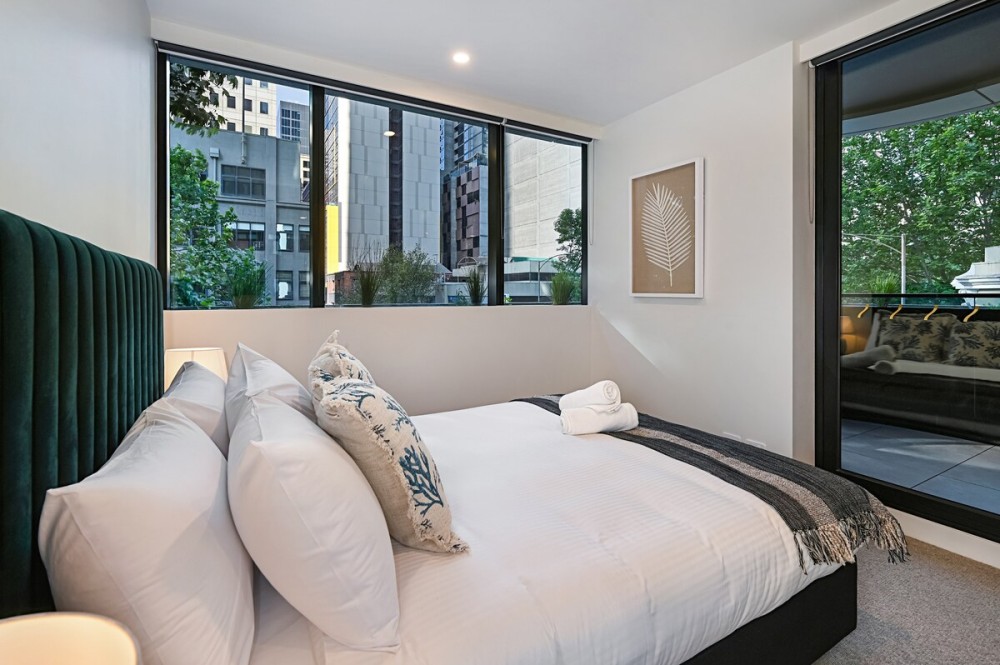 CBD 1BR Retreat | Heated Pool & Gym — photo 7