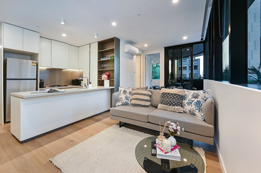 CBD 1BR Retreat | Heated Pool & Gym — photo 5