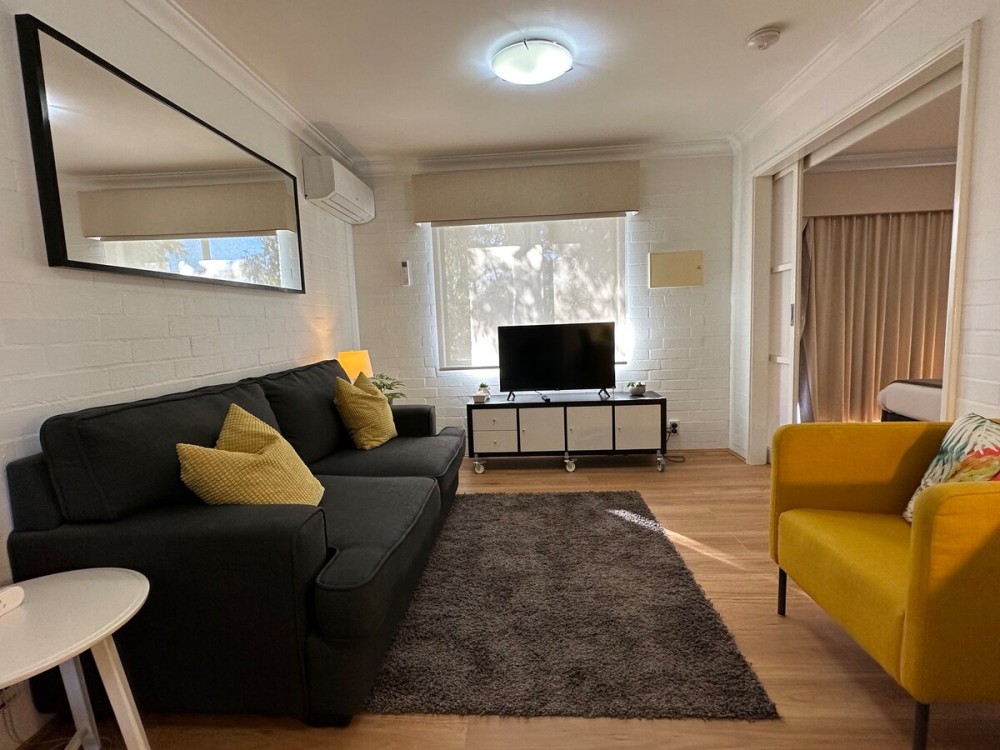Staywest 40 Subiaco Village swimming pool & spa — photo 1