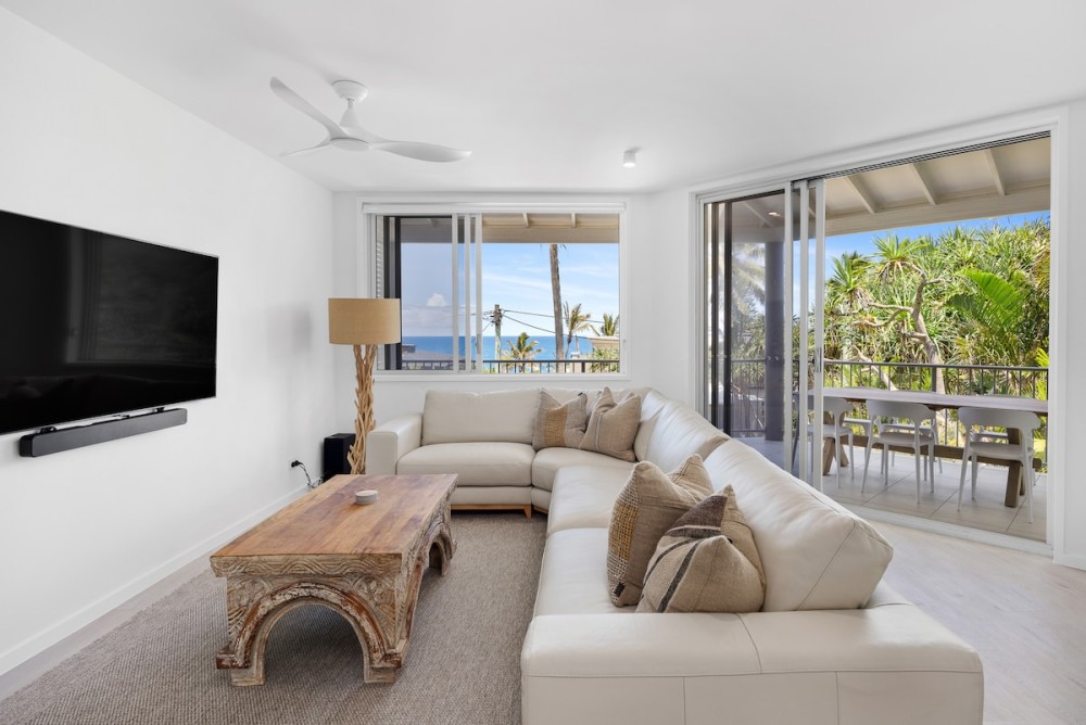 Luxe Beachside Apartment - Heated Pool - SeaViews — photo 2