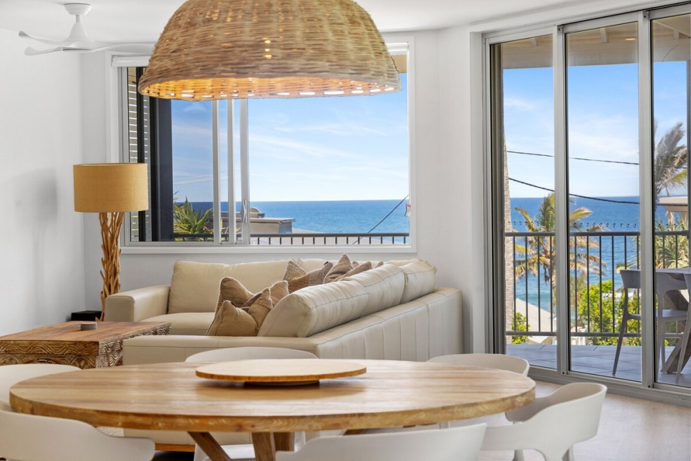 Luxe Beachside Apartment - Heated Pool - SeaViews — photo 3
