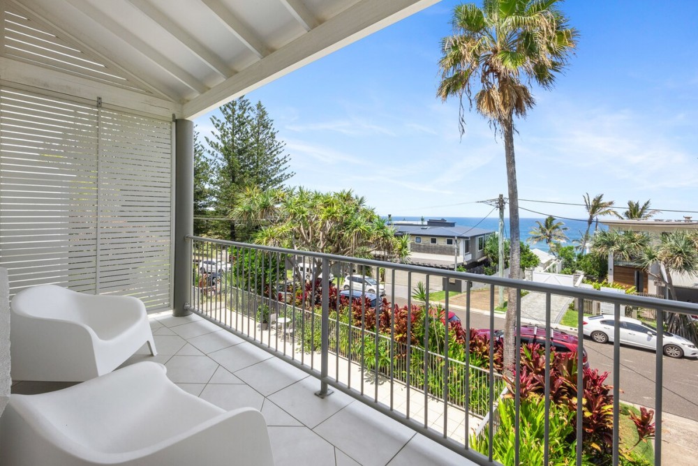 Luxe Beachside Apartment - Heated Pool - SeaViews — photo 1
