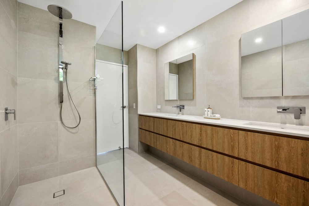 Luxe Beachside Apartment - Heated Pool - SeaViews — photo 12