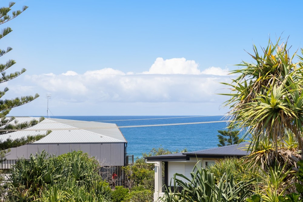 Luxe Beachside Apartment - Heated Pool - SeaViews — photo 21