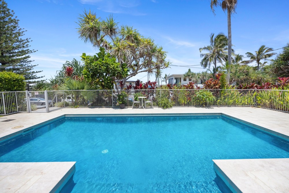 Luxe Beachside Apartment - Heated Pool - SeaViews — photo 20