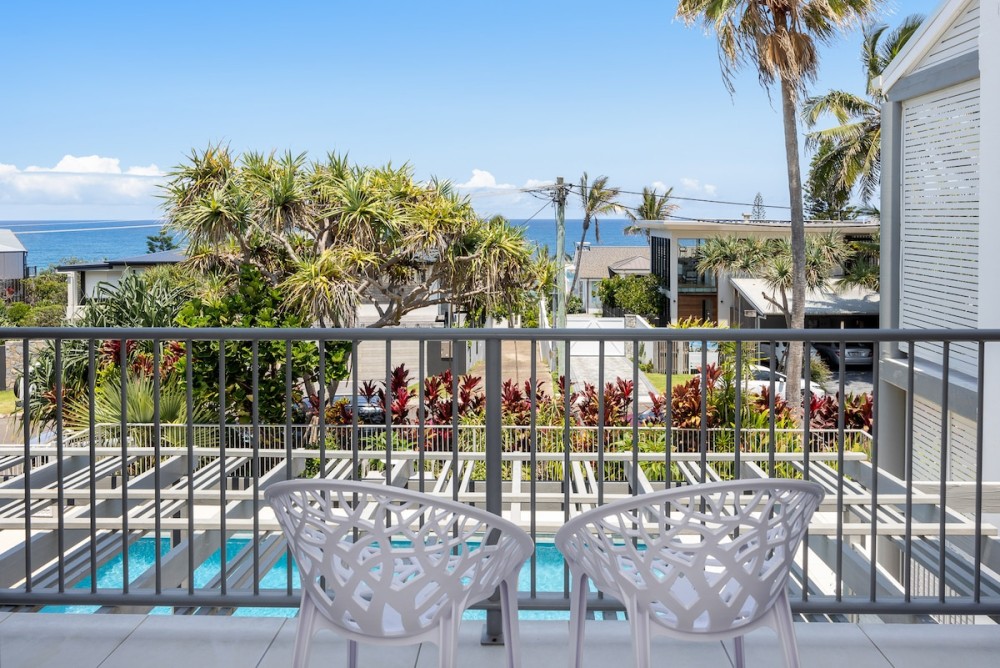 Luxe Beachside Apartment - Heated Pool - SeaViews — photo 14