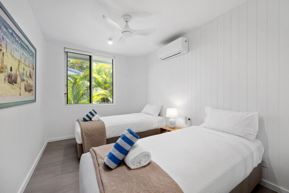 Luxe Beachside Apartment - Heated Pool - SeaViews — photo 10